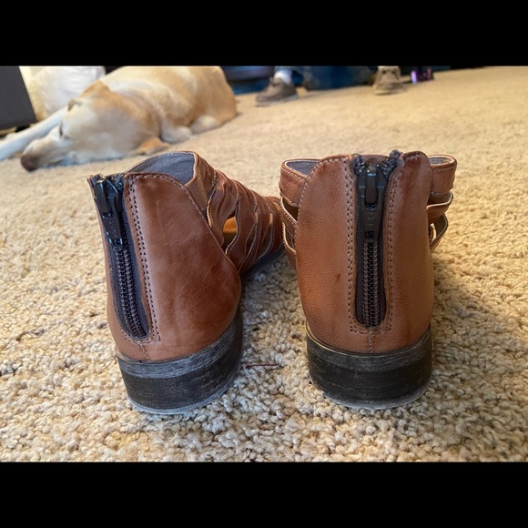 Diba size 8 slightly heeled sandals - Picture 5 of 6